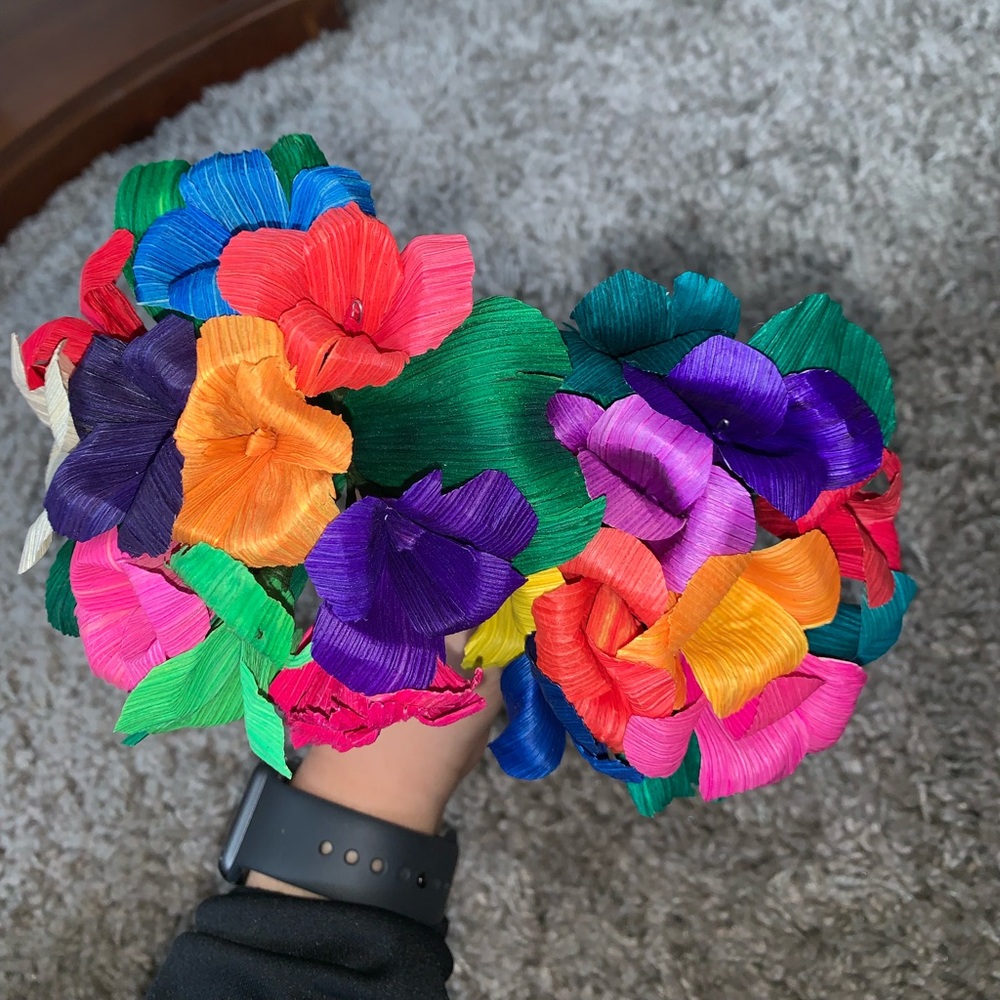 Multicolored corn husk Flowers